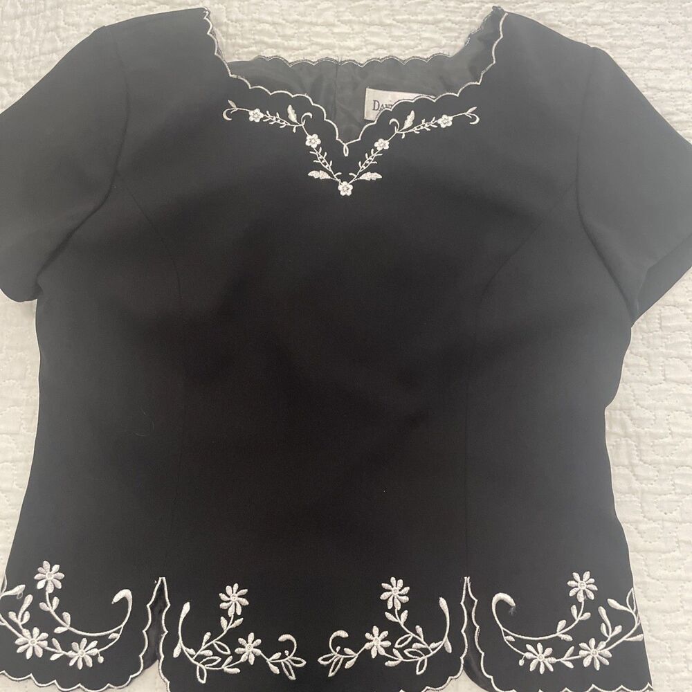 Danny & Nicole Women's 10 Medium Top Formal Blouse Zipper Bck Embroidered Lined